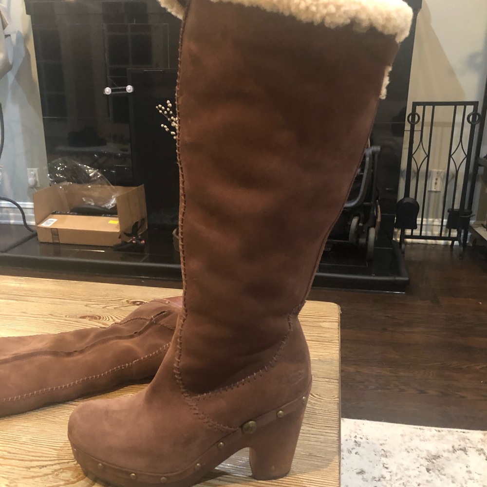 UGG "Lilian" Sheepskin boot